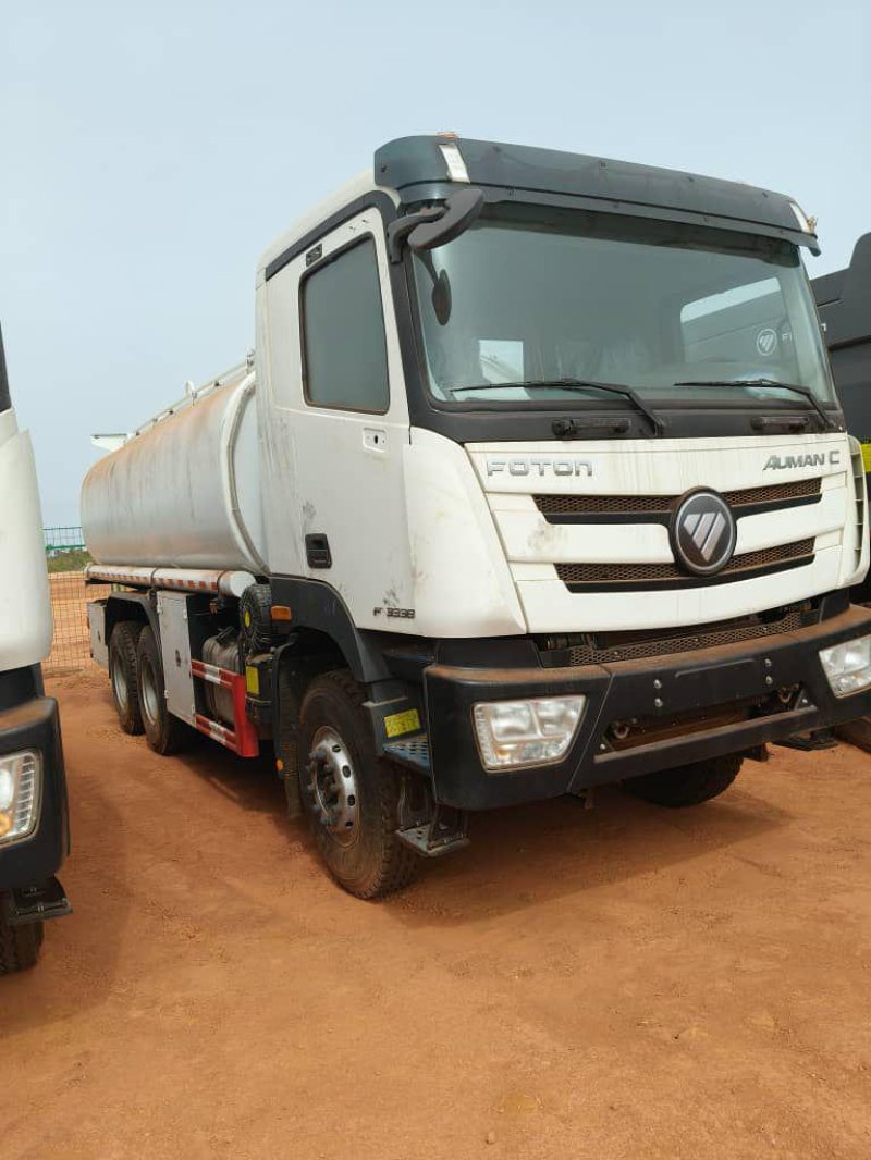 Vous recherchez un camion-citerne robuste, fiable et prêt à travailler ? Ce FOTON AUMAN C 6x4 est une excellente solution pour le transport d'eau, de carburant ou d'autres liquides.