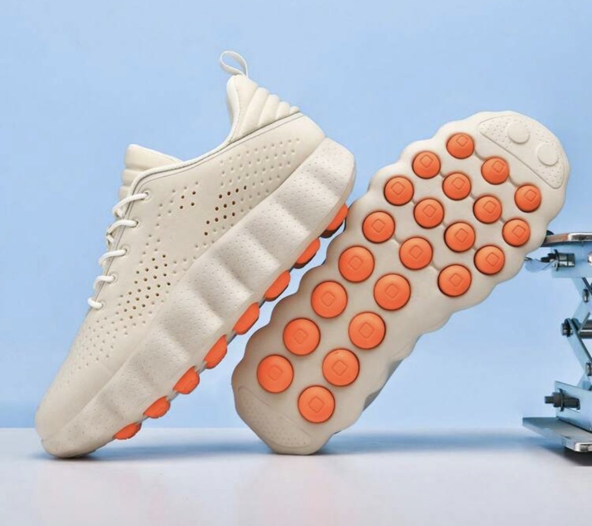 Chaussures de sport à technologie de massage par détection de mouvement du pied